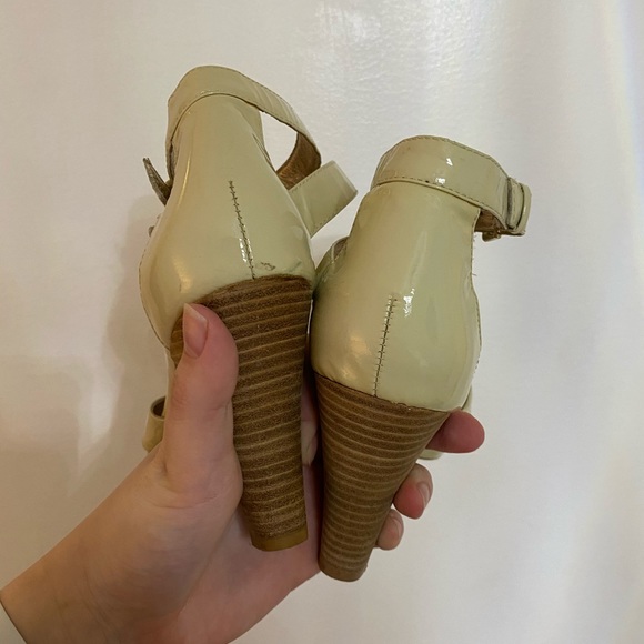 Cream block heels - Picture 6 of 7